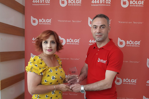 2019 Ağustos ayı Satış ve Ciro birincisi Güler KURT